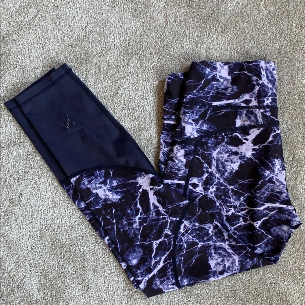 Vie blue marble leggings with POCKETS!